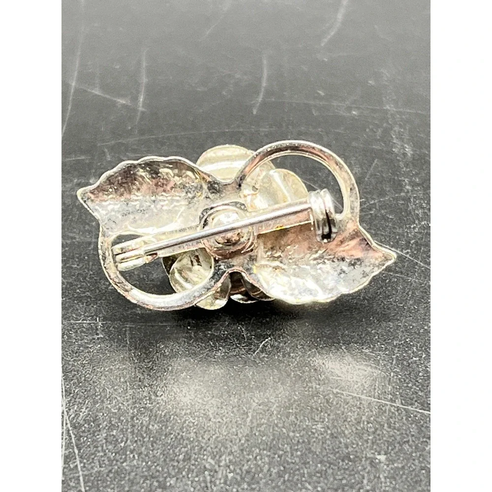 Silver Tone Rose Flower Pin Brooch Leaf Detail Jewelry Women's Fashion Vtg Style